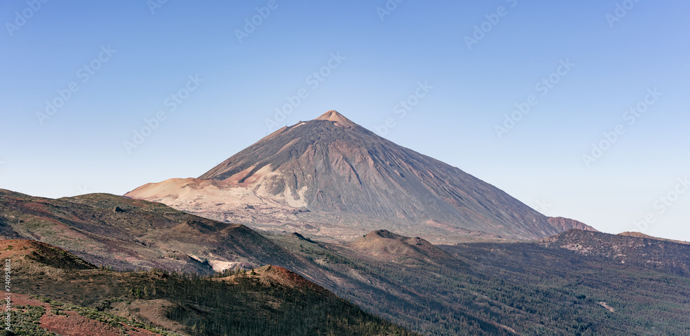 Imposanter Vulkankegel des Teide im Nationalpark der Insel Teneriffa Imposanter Vulkankegel des Teide im Nationalpark der Insel Teneriffa