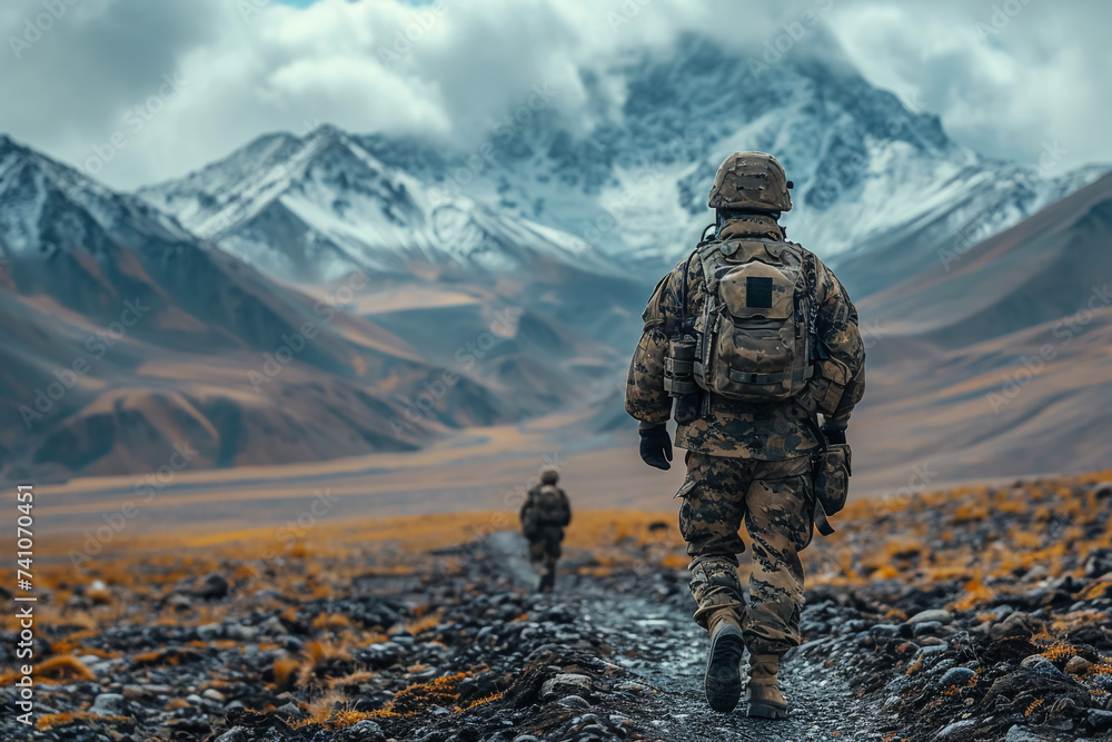 Soldier standing proudly on a mountain. Soldier concept - obrazy, fototapety, plakaty 
