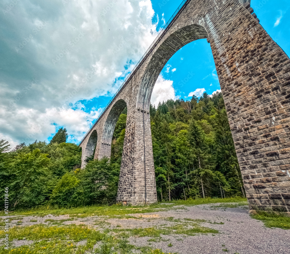 Fototapeta premium The Ravenna Bridge Viaduct, located within the Black Forest in Germany. The bridge is a 190 ft high and 738 ft long railway viaduct on the Höllental Railway line in Breitnau, Breisgau-Hochschwarzwald.
