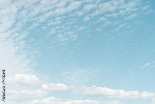 うろこ雲・ひつじ雲・いわし雲のある秋の空
 photo