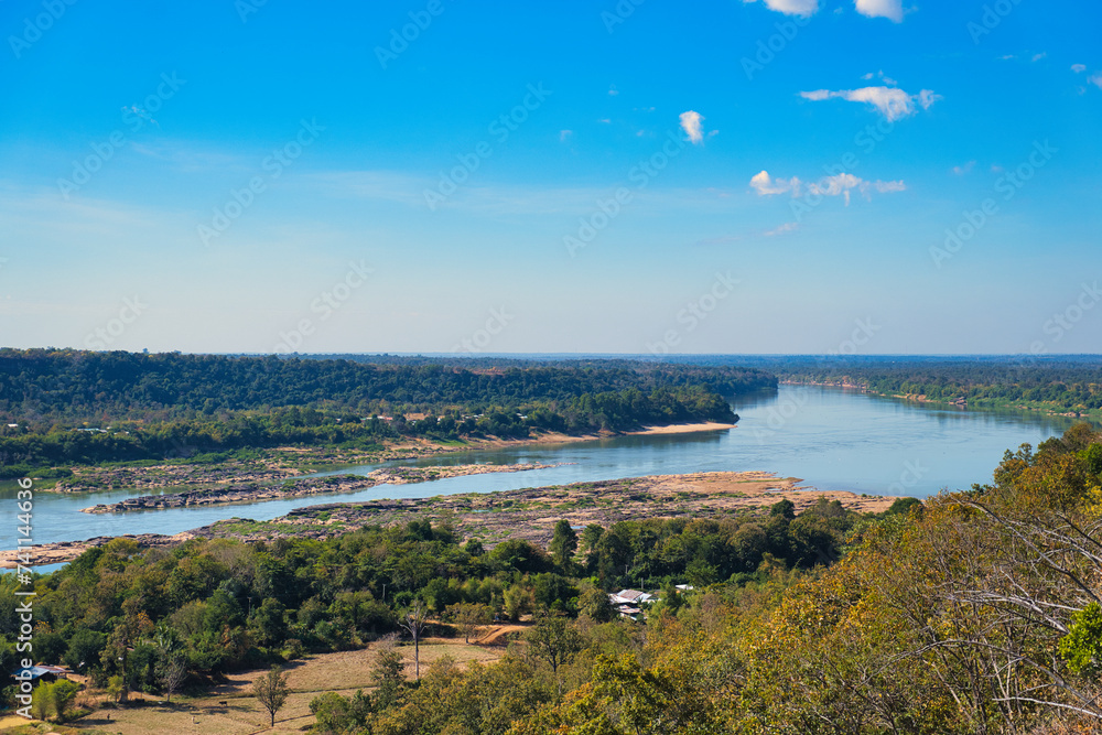 パーテム国立公園から眺めるメコン川とラオス　ウボンラチャタニー・タイ　อุทยานแห่งชาติผาแต้ม　Phataem National Park and Mekong River