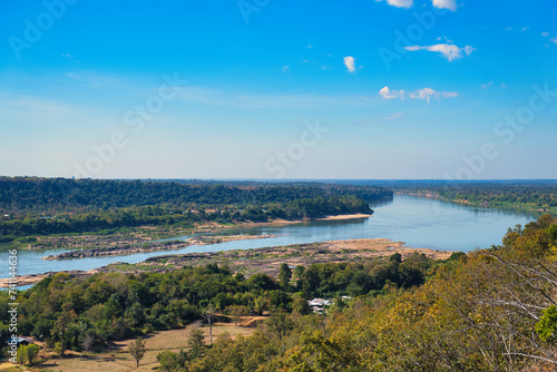 Wallpaper Mural パーテム国立公園から眺めるメコン川とラオス　ウボンラチャタニー・タイ　อุทยานแห่งชาติผาแต้ม　Phataem National Park and Mekong River Torontodigital.ca