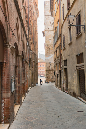 Fototapeta Naklejka Na Ścianę i Meble -  Street in Siena, Tuscany, Italy