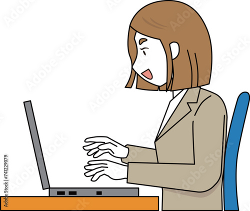 デスクワークに取り組む女性社員