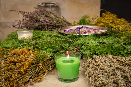 Quadro em tela The table in the hammam is decorated with fragrant bath brooms
