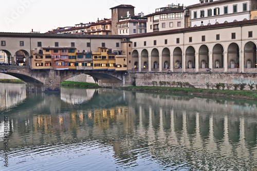 Firenze il fiume Arno al Ponte Vecchio - Toscana photo