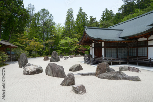 高野山金剛峯寺　奥殿と蟠龍庭　和歌山県高野町 photo