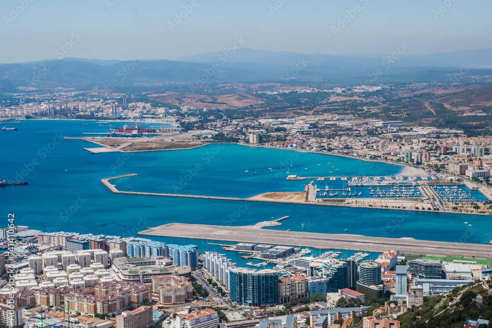 Φωτογραφία Aerial view of architecture and marine in the Mediterranean Sea of Gibraltar and