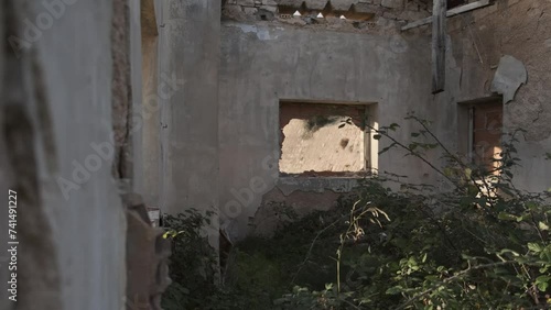 Ventana de estación de tren abandonada