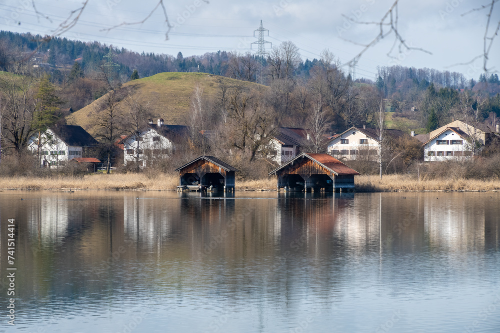 Fototapeta premium See mit Bootshäusern, Schlehdorf am Kochelsee