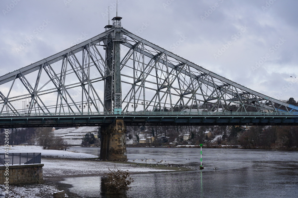 Naklejka premium Stahlbrücke über die Elbe