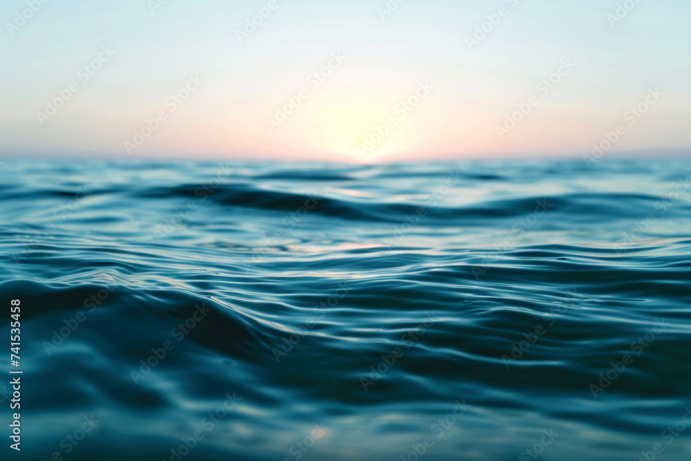 Obraz premium Serene ocean waves captured at sunset under a gradient sky