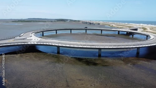 Toma aerea de dron del puente sobre la laguna Garzón, en Malonado, Uruguay
