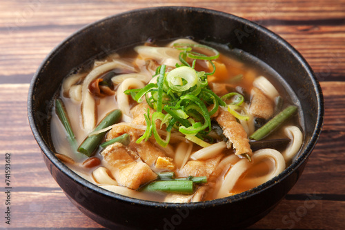 山菜の煮込みうどん