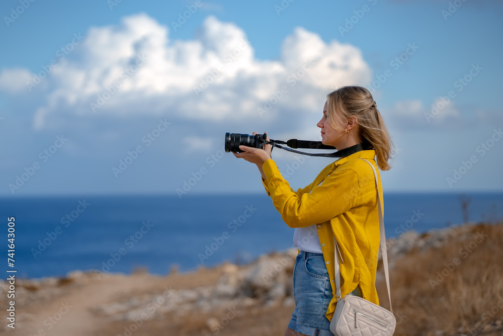 Obraz premium A woman photographer takes pictures of wildlife nature.
