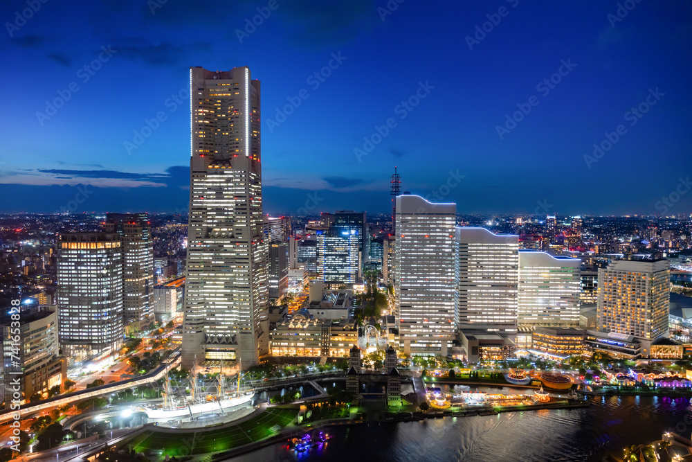 Fototapeta premium 神奈川県横浜市 横浜みなとみらいの夜景