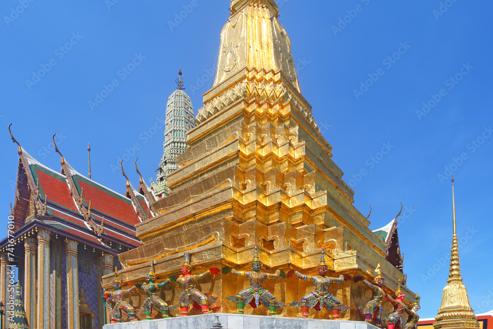 Fototapeta premium Bangkok, Thailand, the famous Gilded Chedi at Wat Phra Kaew temple