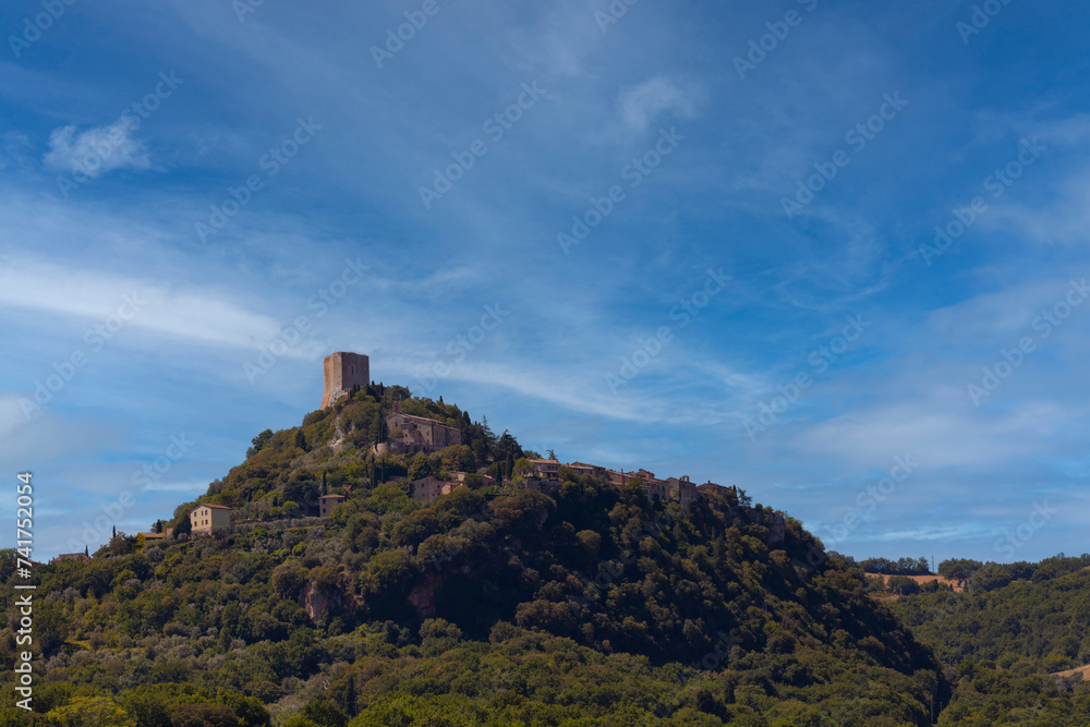 Fototapeta premium The historic Rocca di Tentennano, an impressive defensive structure in the heart of Tuscany
