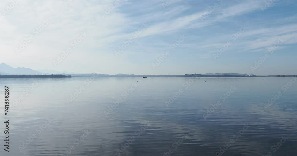 Chiemsee 'Bayerisches Meer'. Von Strandbad Übersee in Achendelta und Feldwieser Bucht. Am Horizont West, Chiemgauer Alpen von Schwarzenberg bis Wendelstein Chiemsee 'Bayerisches Meer'. Von Strandbad Übersee in Achendelta und Feldwieser Bucht. Am Horizont West, Chiemgauer Alpen von Schwarzenberg bis Wendelstein