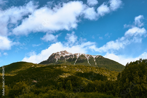Montaña y nubes enla frontera de chile con Argentina