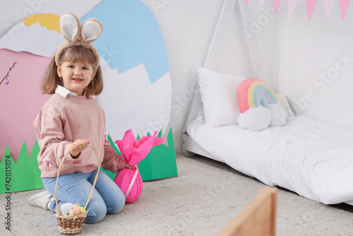 Cute little girl wearing bu...