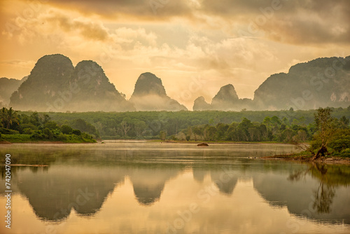 Fotografie sunrise over the lake , Lakes, swamps, ponds in the morning