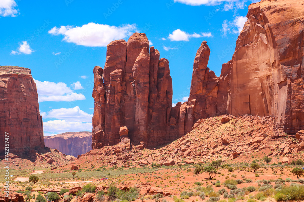 Fototapeta premium Beautiful views seen from Monument Valley Loop Drive.