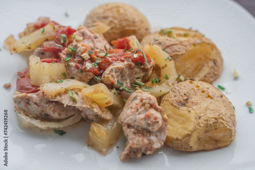 baked potatoes in skins with chicken fillet