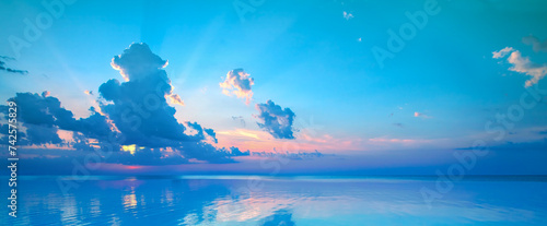Obraz na płótnie Seascape in the early morning. Beautiful sunrise over the sea. Horizontal banner w salonie
