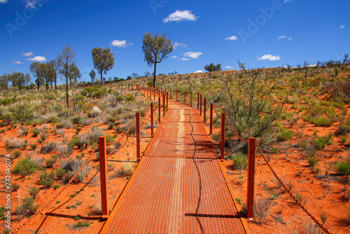 Obraz na plátne Catwalk leading to the Kata Tjuta dunes viewing area near Mount Olga, a large do