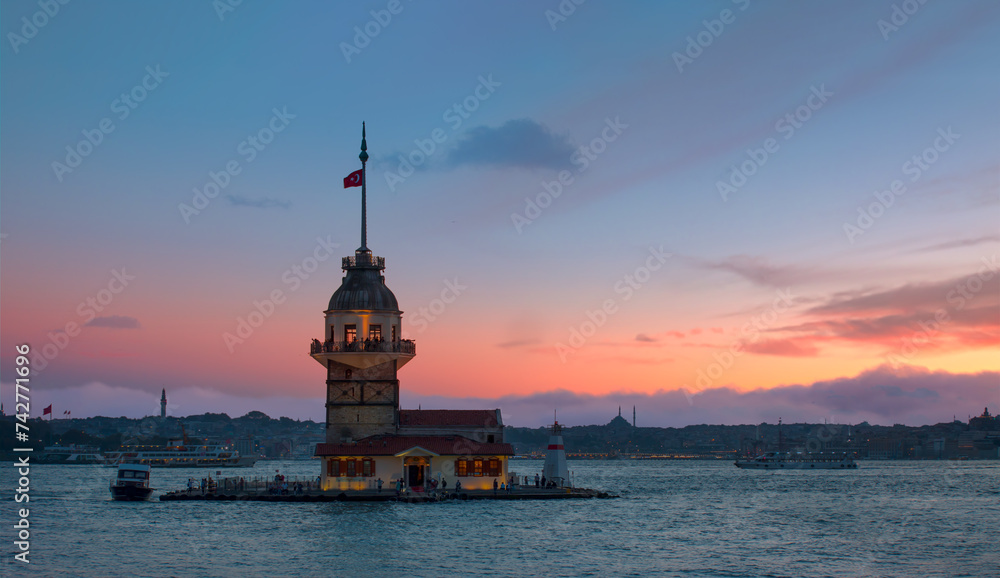 istanbul Maiden Tower at sunset (kiz kulesi) - istanbul, Turkey