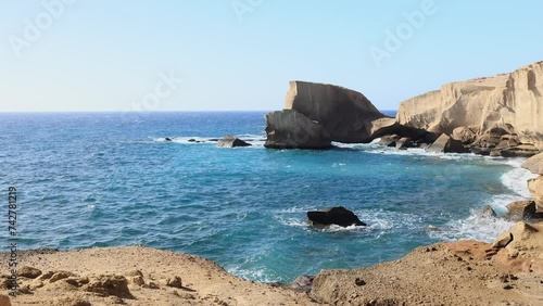 Costa con roca volcánica blanca 2