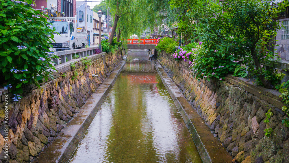 Fototapeta premium Historical Perry Road along Serene Canal