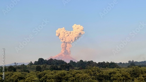 Volcan con Fumarola popocatepetl Volcano photo