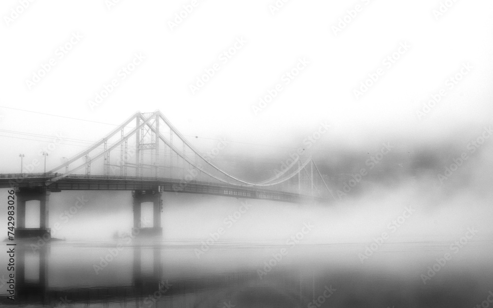Fototapeta premium Silent Bridge in the Mist