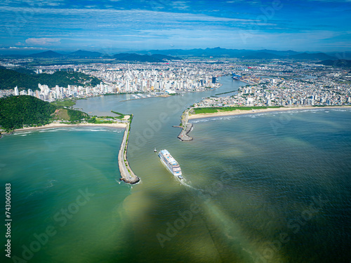 Cruzeiro navegando a navegantes photo