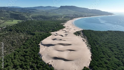 vista aérea de la duna de Bolonia en la playa del mismo nombre	