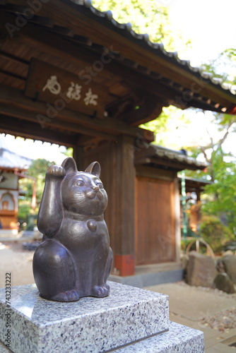 豪徳寺（ごうとくじ）は、日本の東京にある寺院。招き猫発祥の地とされる。