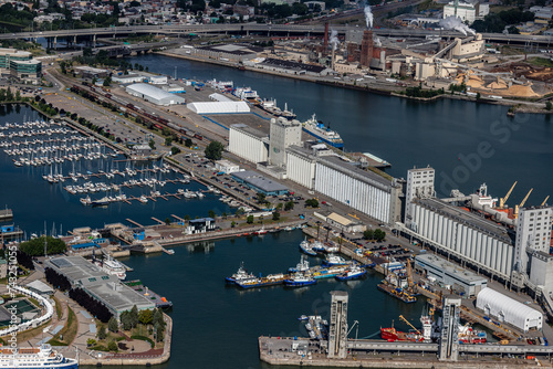 Vue aérienne de la Ville de Québec et de son port de mer © JeanMarie