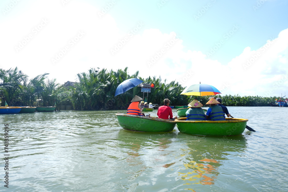 Coconut Boat in Hoi An, Vietnam - ベトナム ホイアン ココナッツフォレスト ココナッツボート