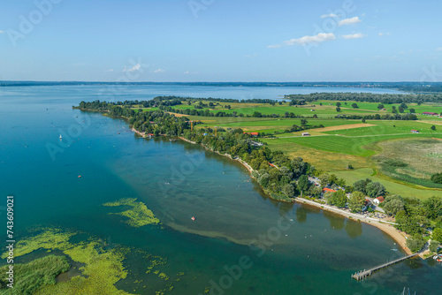 Sommer an der Feldwieser Bucht am Chiemsee in Oberbayern, Blick zum Strandbad photo