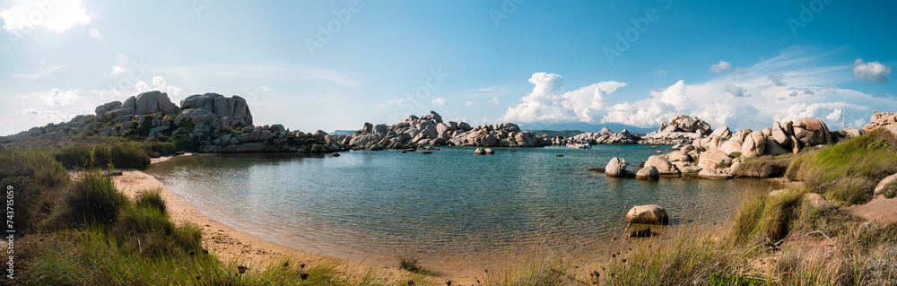 Obraz premium Summer in the Lavezzi Islands by the Mediterranean sea between turquoise water and fine sand beach, in Bonifacio in Corsica