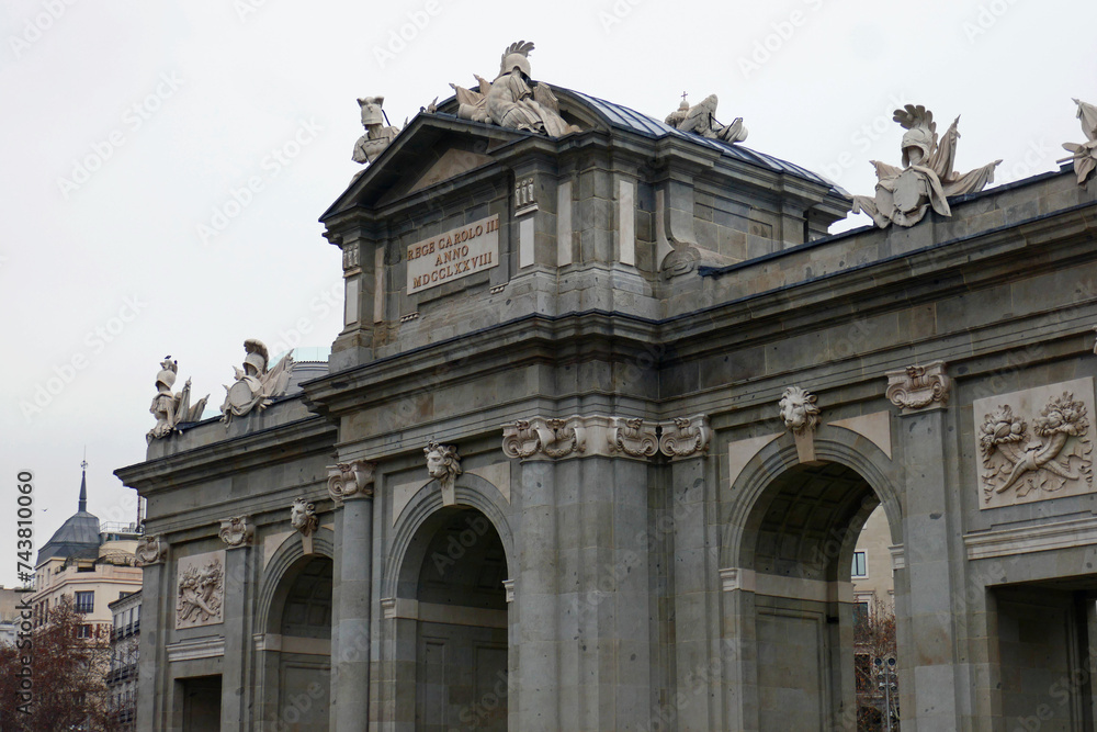 Triumphbogen Puerta de Alcalá in der spanischen Hauptstadt Madrid
