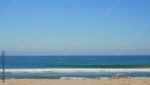 ea, waves, sky, and driftwood