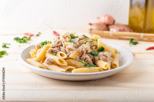 Pasta with tuna and onions, Italian food. Good for lunch or dinner, quick and healthy., Italian food. Good for lunch or dinner, quick and healthy.