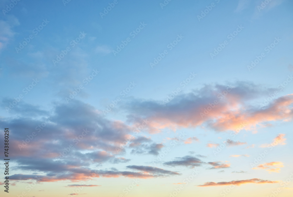 Obraz premium cloudy sky at sunset. Gradient color. Sky texture, abstract nature background