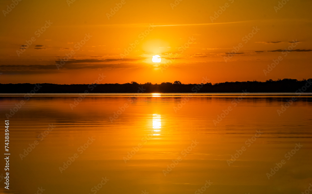 Obraz premium sunrise on the lake