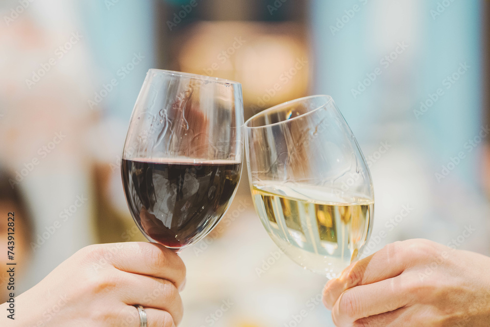 パーティーで乾杯 パーティーで乾杯
