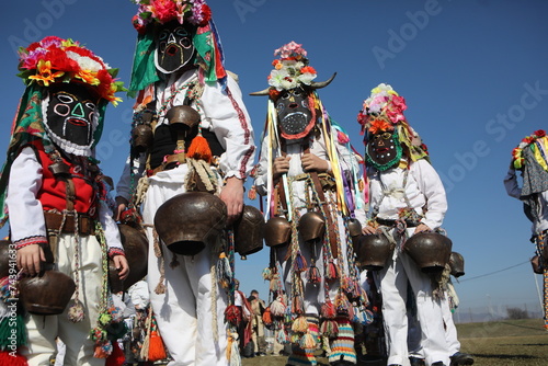 Cuadro en lienzo People called Kukeri parade in masks and ritual costumes, perform ritual dances to drive away evil spirits in the town of Elin Pelin, Bulgaria