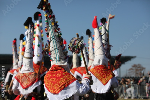 Cuadro en lienzo People called Kukeri parade in masks and ritual costumes, perform ritual dances to drive away evil spirits in the town of Elin Pelin, Bulgaria